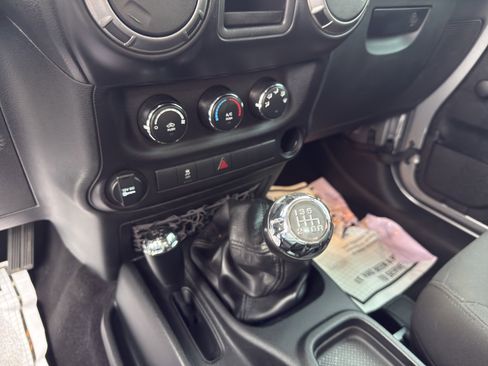 Used 2018 Jeep Wrangler Sport image 15