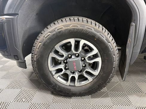 Used 2024 GMC Sierra 2500 AT4 AWD/4WD image 10