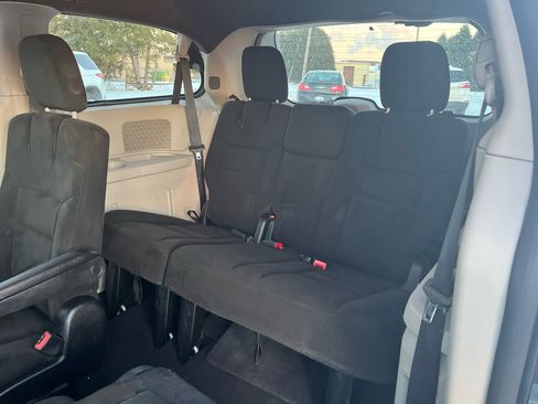 Used 2016 Dodge Grand Caravan SE image 14