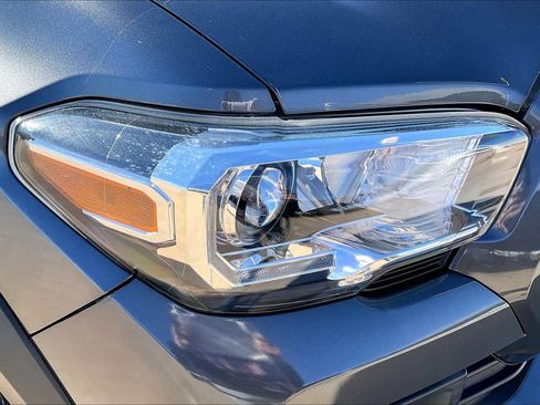 Used 2018 Toyota Tacoma TRD Off-Road image 26