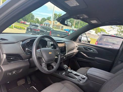 Used 2023 Chevrolet Traverse LT AWD/4WD image 9
