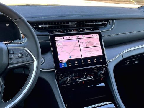 New 2025 Jeep Grand Cherokee Limited image 6