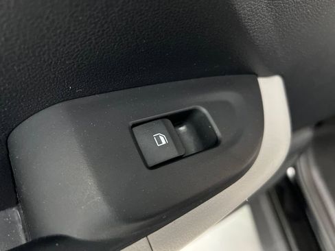 Used 2025 Hyundai Venue SEL FWD image 16