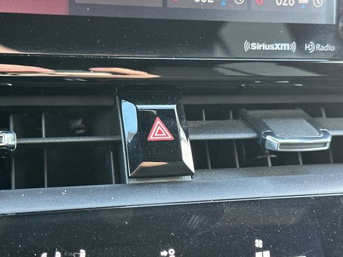 Used 2022 Toyota Corolla SE w/ SE Preferred Package image 31