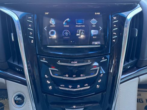 Used 2017 Cadillac Escalade Premium Luxury AWD/4WD image 23