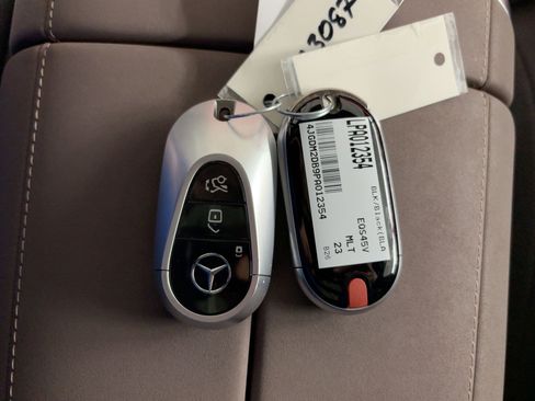 Certified 2023 Mercedes-Benz EQS 450+ SUV image 32