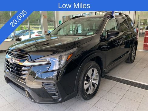 Used 2025 Subaru Ascent Premium image 2