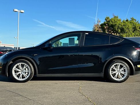 Used 2023 Tesla Model Y Long Range image 9