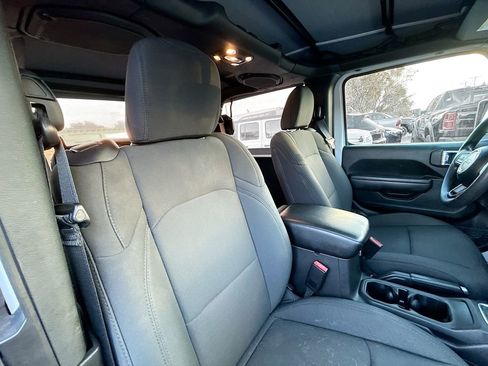Used 2022 Jeep Wrangler Sport image 28