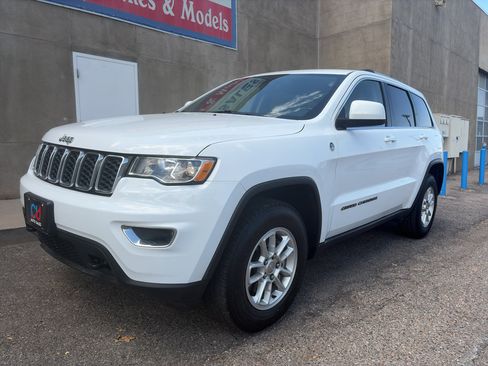 Used 2019 Jeep Grand Cherokee Laredo AWD/4WD image 7