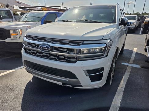 Used 2024 Ford Expedition Platinum AWD/4WD image 5