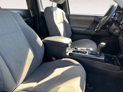 Used 2018 Toyota Tacoma SR image 10