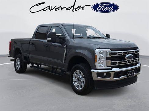 Used 2024 Ford F250 XLT image 3