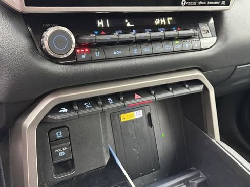 Used 2022 Toyota Tundra Limited image 31