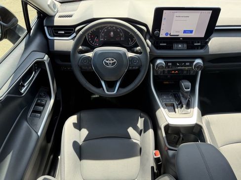 Used 2023 Toyota RAV4 XLE Premium image 14