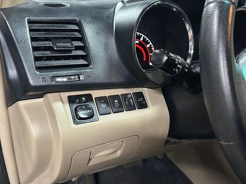 Used 2013 Toyota Highlander Limited image 30