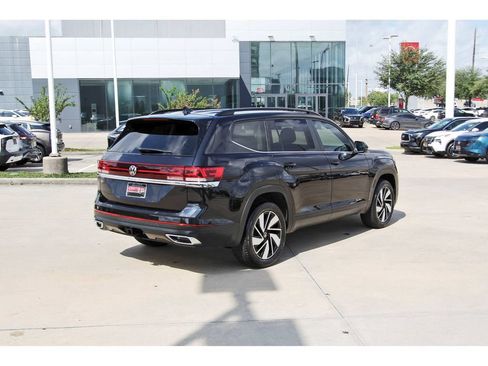 Used 2025 Volkswagen Atlas SE FWD image 4