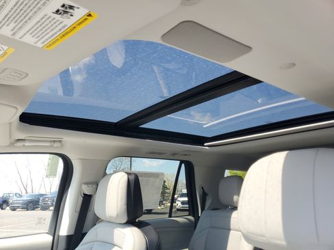 New 2026 Lincoln Navigator Reserve AWD/4WD image 11