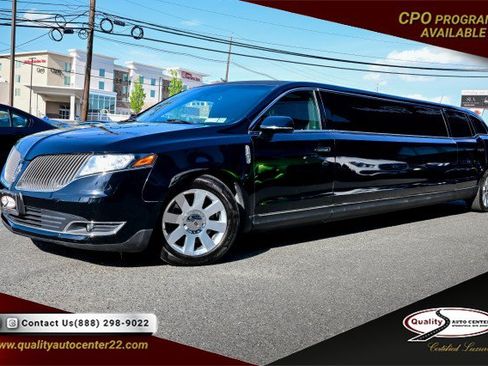 Used 2016 Lincoln MKT AWD image 1