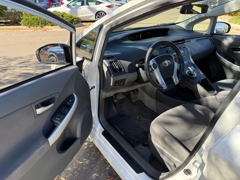Used 2010 Toyota Prius Five image 9