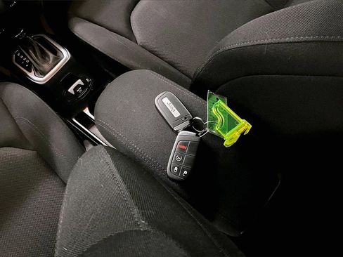 Used 2020 Jeep Renegade Sport image 33