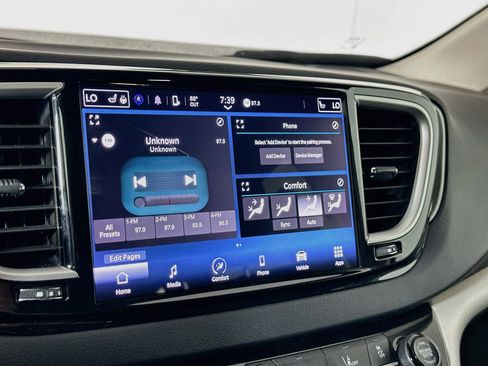Used 2024 Chrysler Pacifica Touring-L FWD image 19
