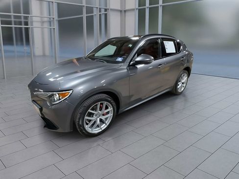 Used 2018 Alfa Romeo Stelvio Ti Sport image 4