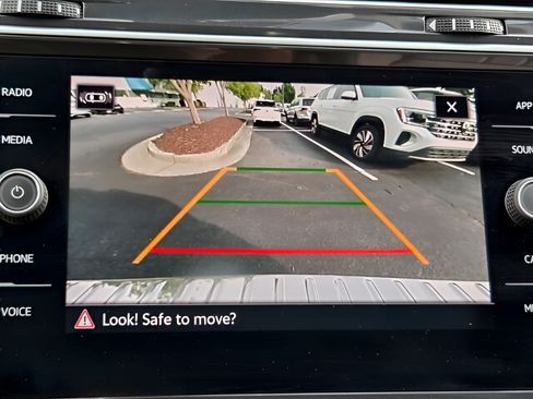 Certified 2024 Volkswagen Tiguan SE w/ Panoramic Sunroof Package FWD image 20