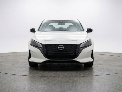 Used 2025 Nissan Altima 2.5 SV image 2