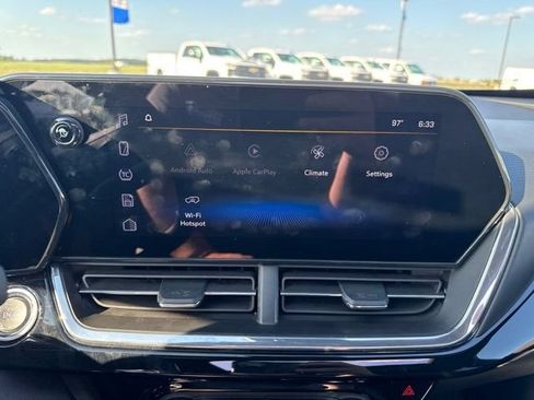 Used 2025 Chevrolet Trax RS w/ Sunroof Package FWD image 15