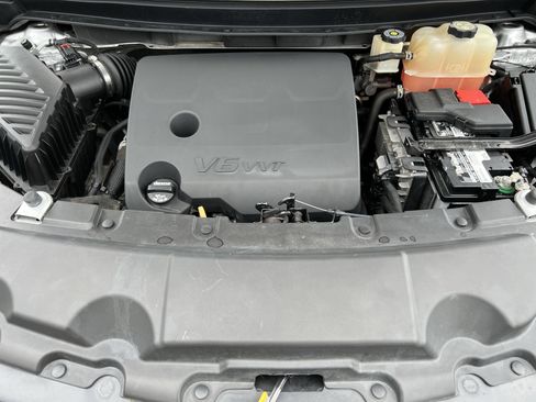 Used 2018 Chevrolet Traverse LT image 36