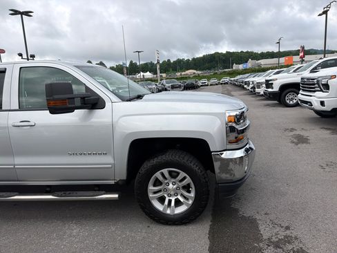 Used 2018 Chevrolet Silverado 1500 LT w/ Max Trailering Package AWD/4WD image 4