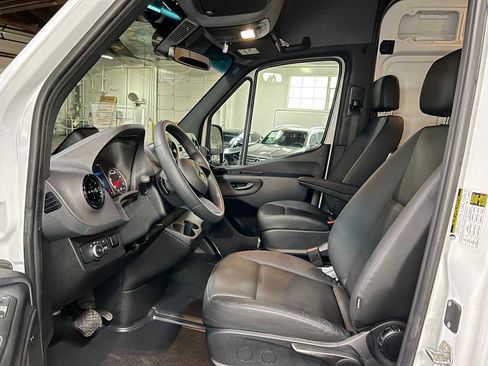 Used 2025 Mercedes-Benz Sprinter 2500 image 22