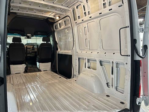 Used 2025 Mercedes-Benz Sprinter 2500 image 18