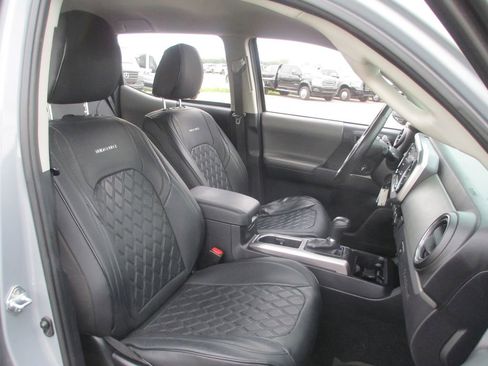 Used 2021 Toyota Tacoma SR5 image 21