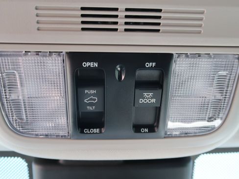 Used 2025 Honda Odyssey EX-L image 32