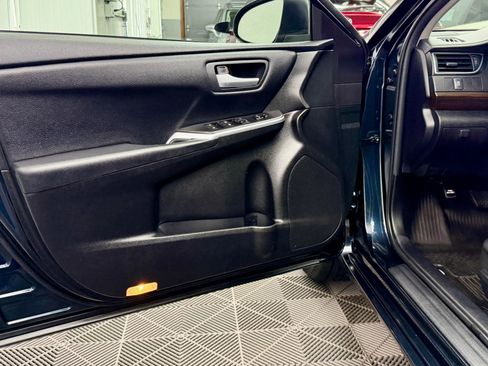 Used 2017 Toyota Camry LE image 4