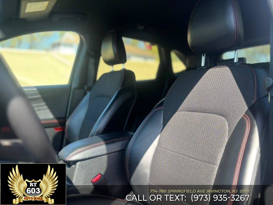Used 2025 Ford Escape ST-Line Select AWD/4WD image 13