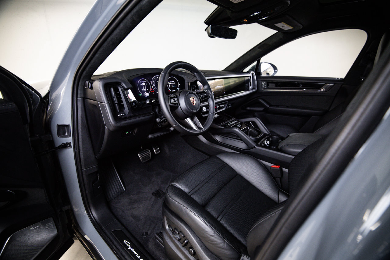 Certified 2026 Porsche Cayenne GTS AWD/4WD image 4