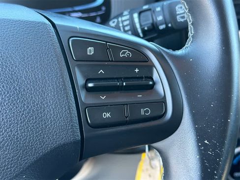 Used 2023 Hyundai Venue SEL image 23