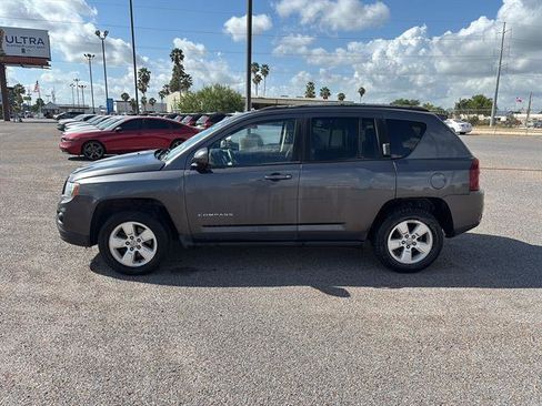 Used 2016 Jeep Compass Latitude FWD image 4