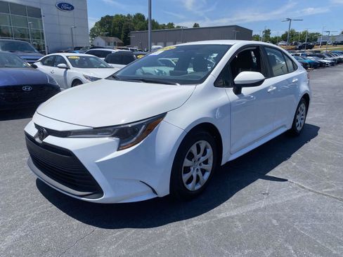 Used 2024 Toyota Corolla LE FWD image 3
