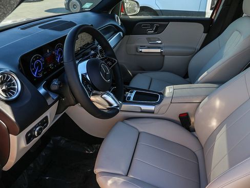 Used 2024 Mercedes-Benz EQB 300 4MATIC image 23