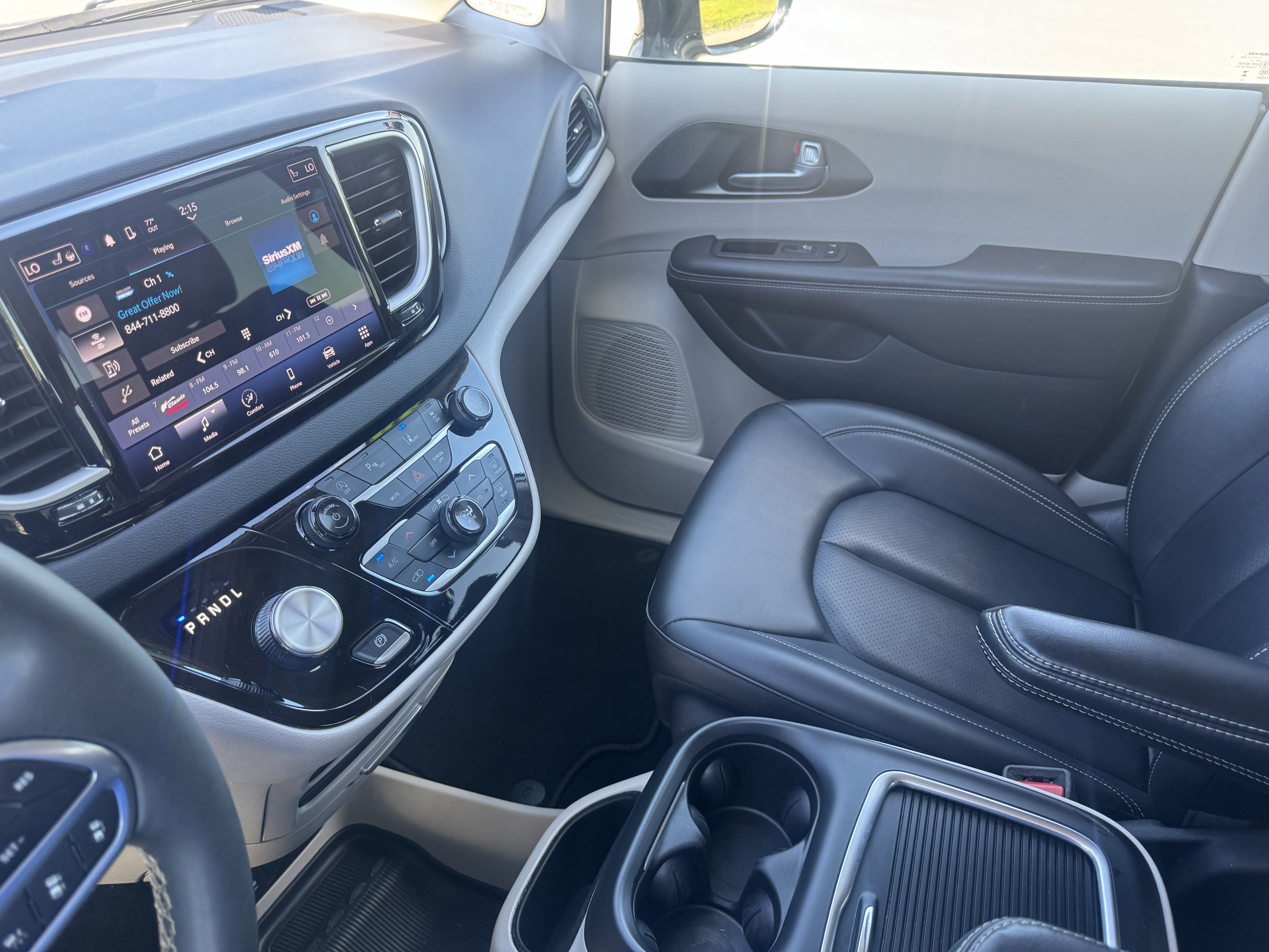 Used 2024 Chrysler Pacifica Touring-L FWD image 23