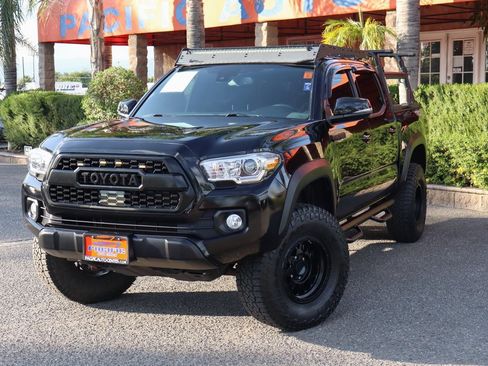 Used 2021 Toyota Tacoma TRD Off-Road image 4