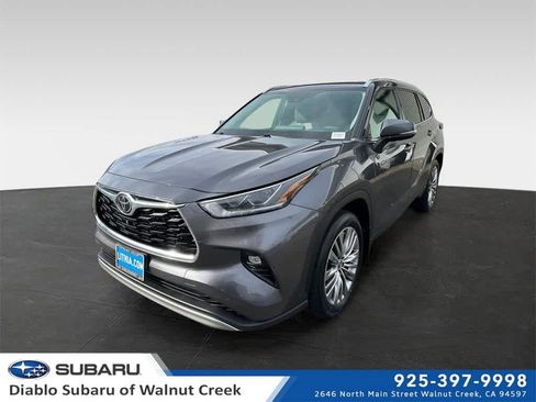Used 2021 Toyota Highlander Platinum image 1