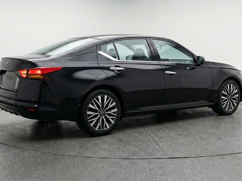 Used 2025 Nissan Altima 2.5 SV image 9