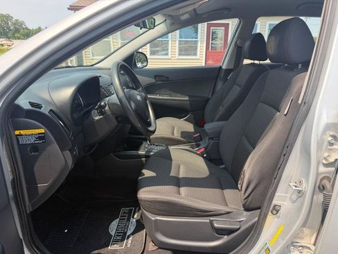 Used 2010 Hyundai Elantra GLS FWD image 3