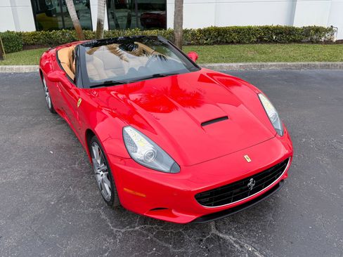 Used 2010 Ferrari California image 3