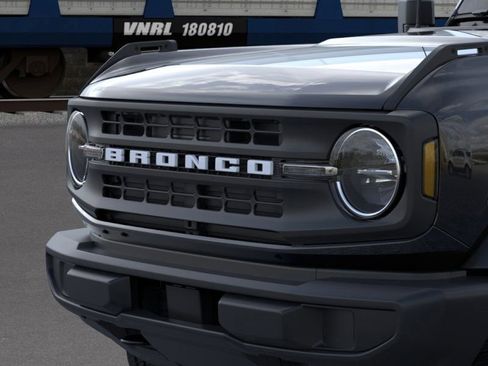 New 2025 Ford Bronco 4-Door image 34